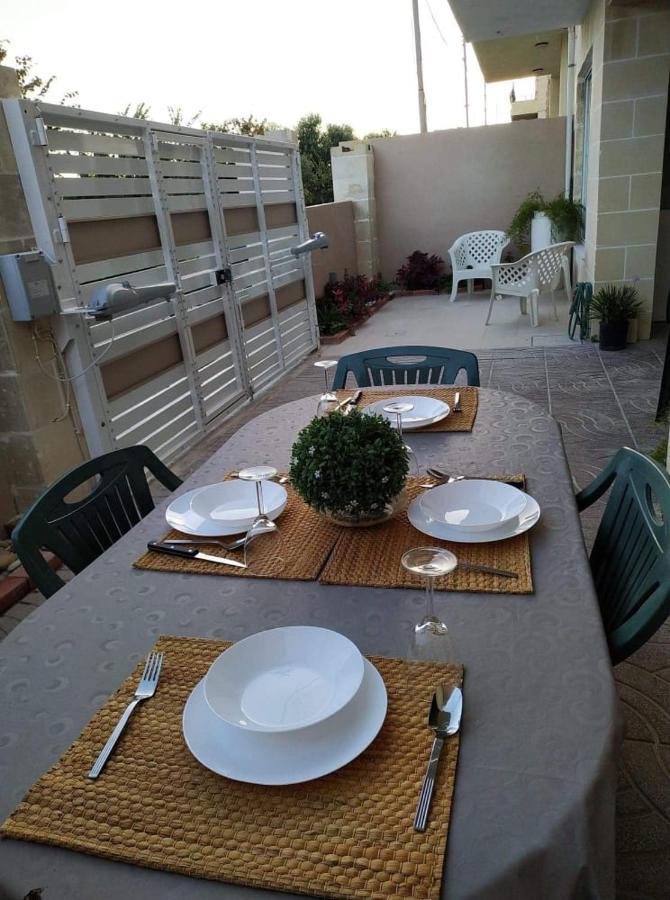Bayview Apartment Пемброук Екстериор снимка